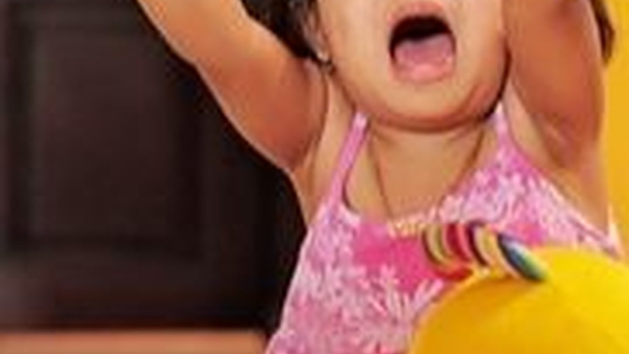 6 Cara Mengatasi Anak Tantrum di Tempat Umum Secara Mudah & Efektif, Jangan Selalu Dimarahi