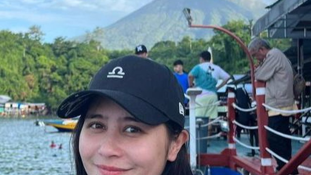 8 Potret Prilly Latuconsina Tampil Tanpa Riasan, Kecantikannya Tetap Alami