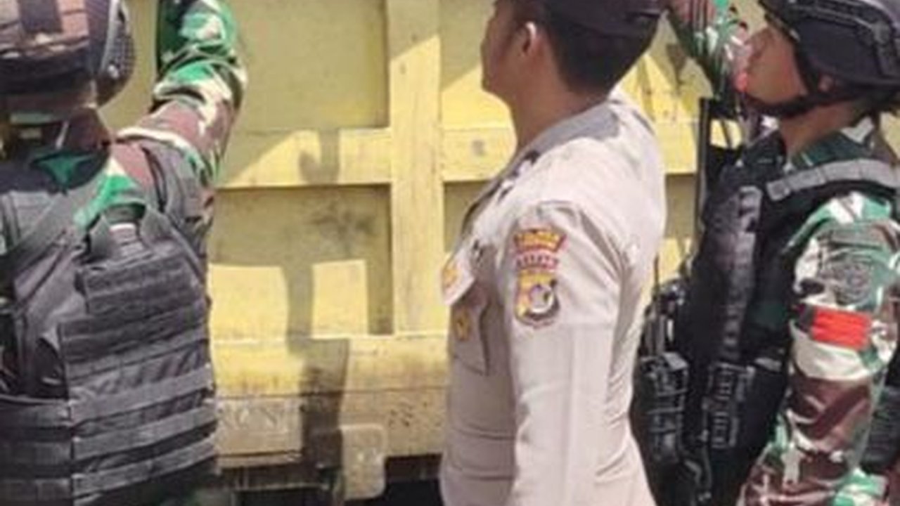 Jelang HUT Kemerdekaan Indonesia, Kendaraan Melintas di Trans Papua Disweeping