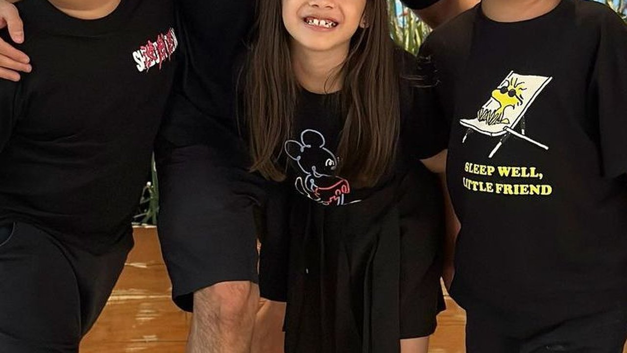 Cantik dan Tampan, Intip Deretan Potret Anak Kembar Jonathan Frizzy yang Kini Berusia 9 Tahun