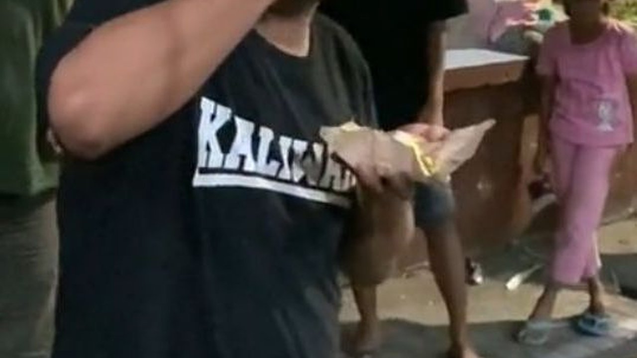 Viral Pria Bawa Nasi Bungkus saat Lomba Makan Kerupuk, Bikin Ngakak