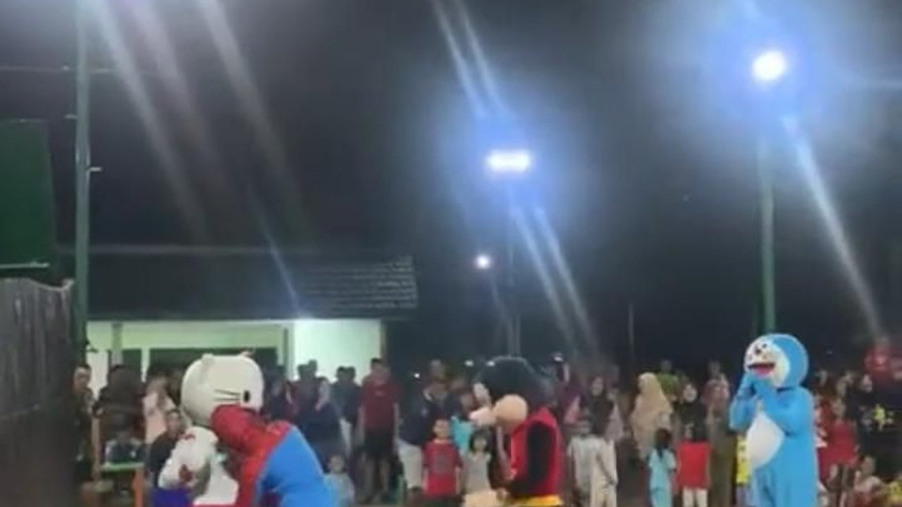 Keseruan Hello Kitty hingga Spiderman Ikut Lomba Voli 17-an, Bikin Warganet Terhibur