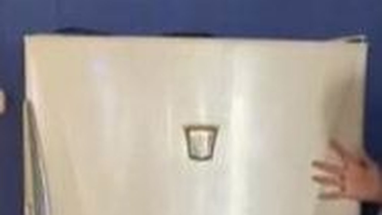 Demi Anak, Ayah Ini Beli Kulkas Bekas untuk Dijadikan Bathtub