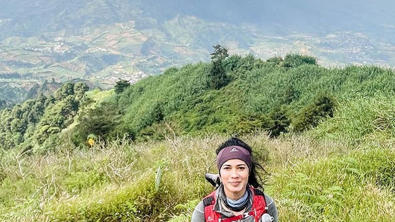 Sosok Putri Handayani, Wanita Asal Serdang Bedagai yang Sudah Taklukan Gunung di Dunia