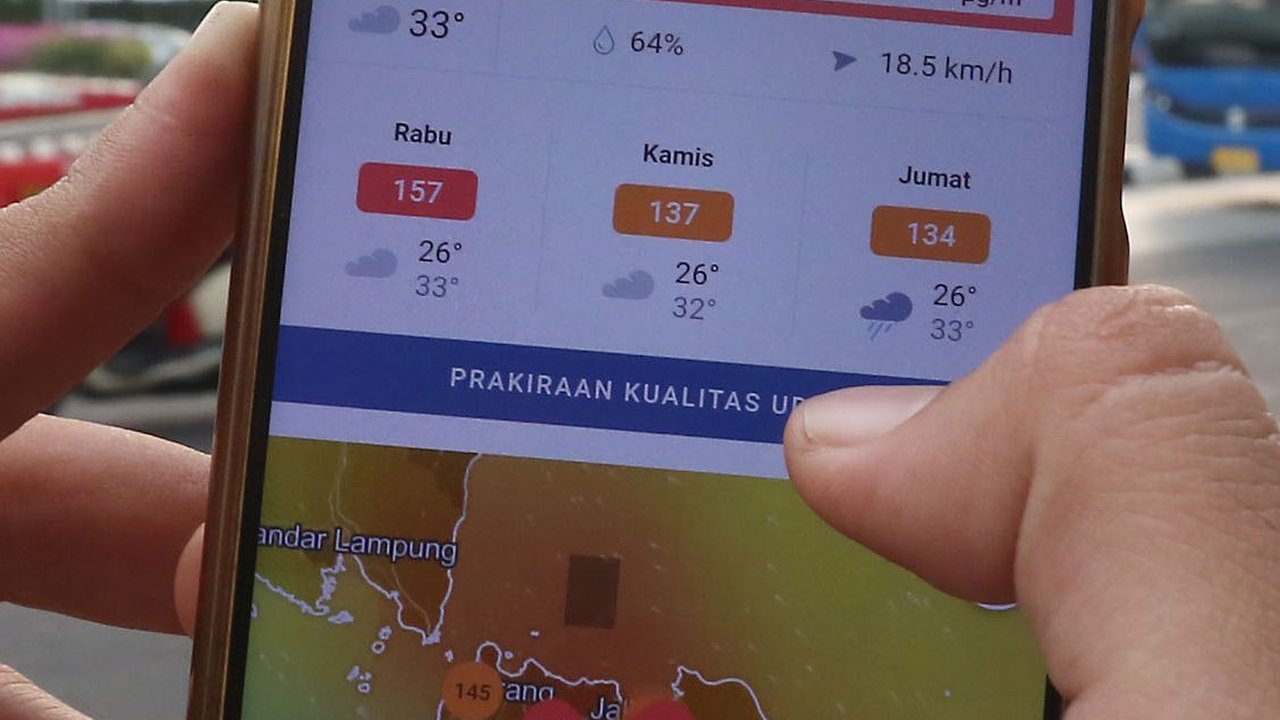 FOTO: Polusi Udara Masih Menyelimuti Jabodetabek, IQAir Laporkan Hampir Ada 8.000 Kematian di Jakarta