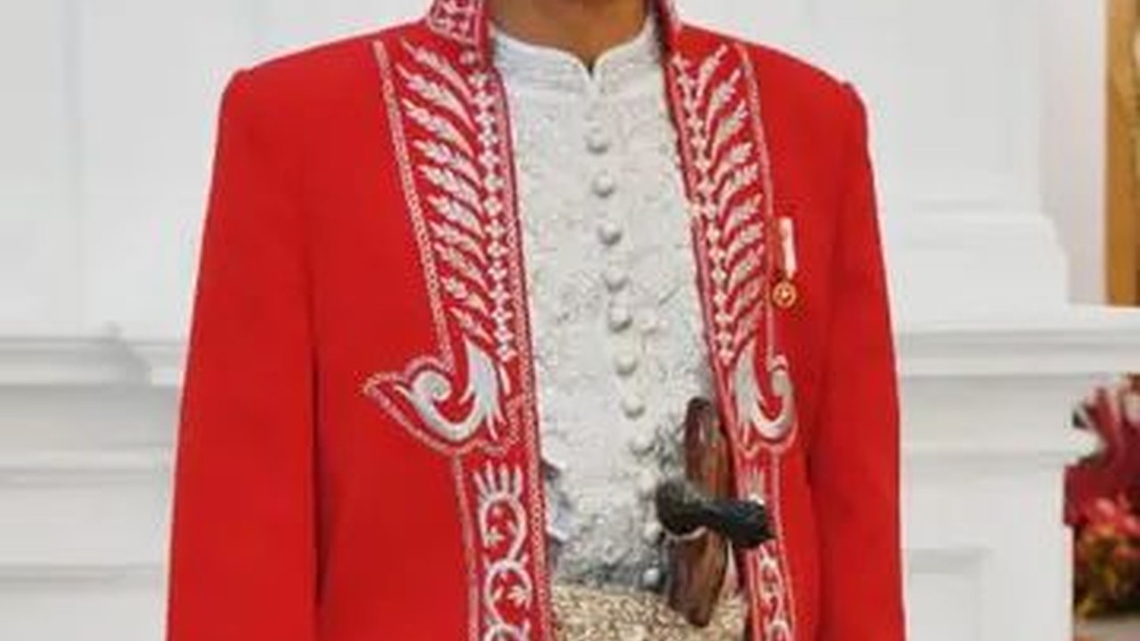 Jokowi Main Tebak-tebakan dengan Netizen Jelang Upacara HUT RI: Saya Kenakan Busana Daerah Mana?