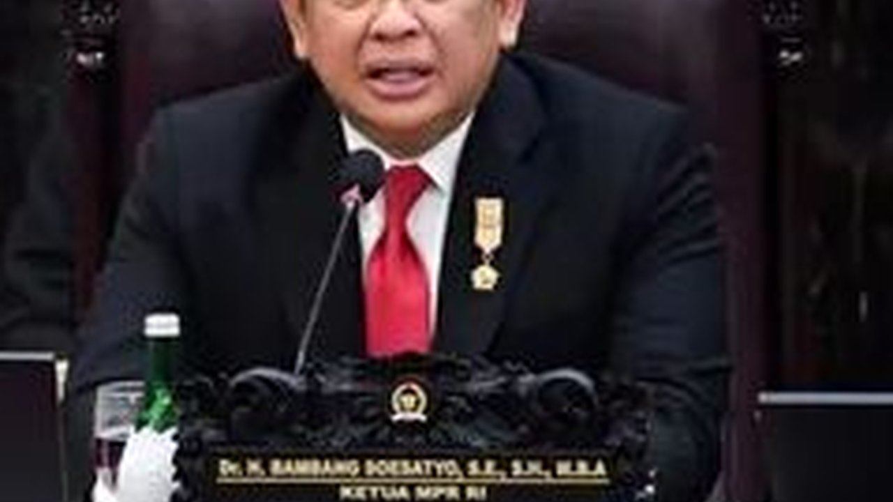 VIDEO: Pantun Bamsoet Depan Jokowi Sentil Capres Prabowo, Ganjar & Anies Lanjutkan Pembangunan
