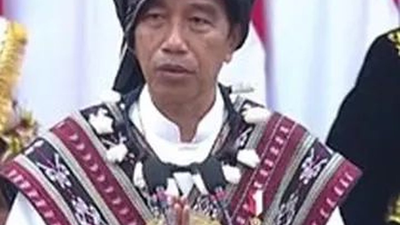 VIDEO: Gagah dan Tampan Dua Asisten Ajudan Kawal Jokowi Saat Pidato di Sidang MPR DPR