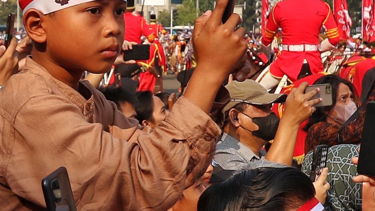 FOTO: Antusiasme Masyarakat Mengikuti Kirab Budaya HUT ke-78 Kemerdekaan RI di Sekitaran Monas