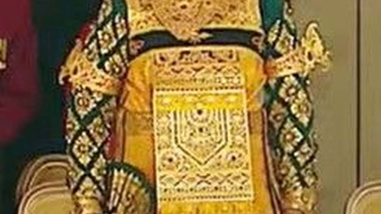 Tampil Beda dengan Jokowi, Ibu Negara Iriana Pakai Baju Adat Bali Pada HUT Ke- 78 Didominasi Warna Kuning Emas