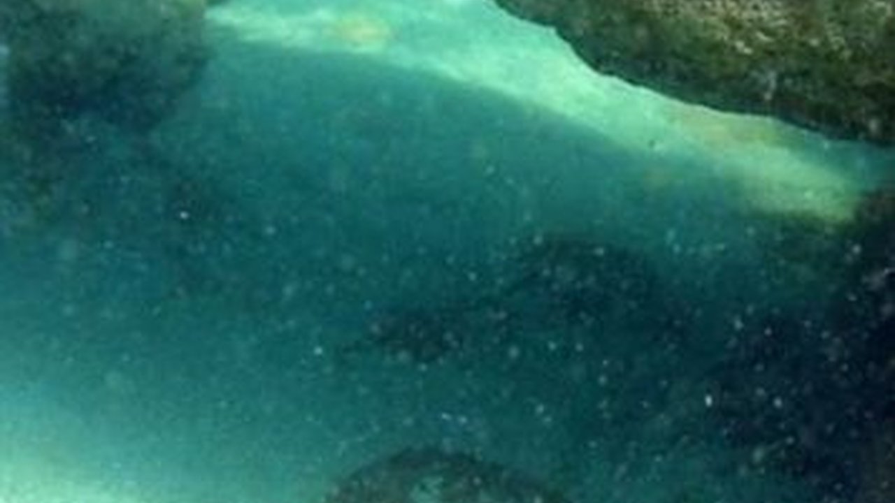Reruntuhan Desa Misterius Ditemukan di Dasar Danau Soda Terbesar di Dunia, Ada Makam dan Tanda Salib