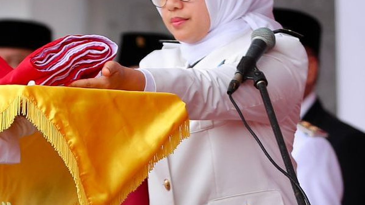 Meski Diguyur Hujan, Upacara HUT ke-78 RI di Banyuwangi Berlangsung Khidmat