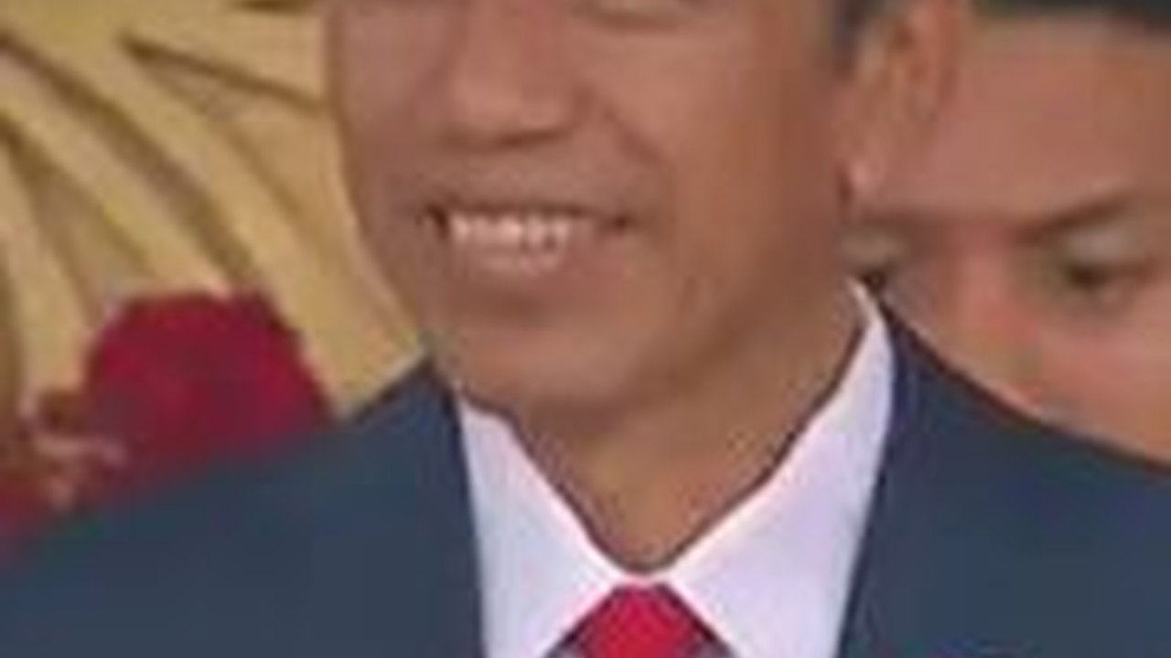 Momen Jokowi Nyanyi Bareng Band Kahitna saat Upacara Penurunan Bendera Merah Putih di Istana