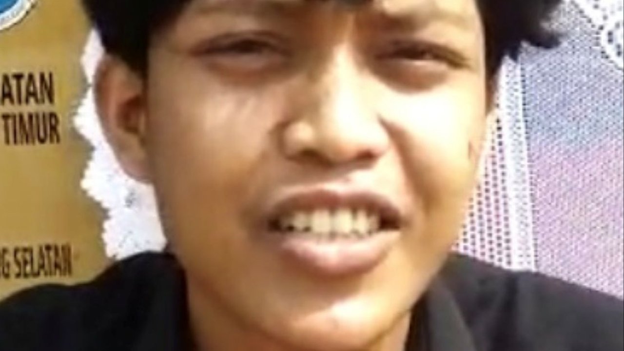 Sosok Zani Abdillah, Petugas Sound System Pemanjat Tiang Bendera Perbaiki Tali Pengait Lepas saat Upacara HUT RI