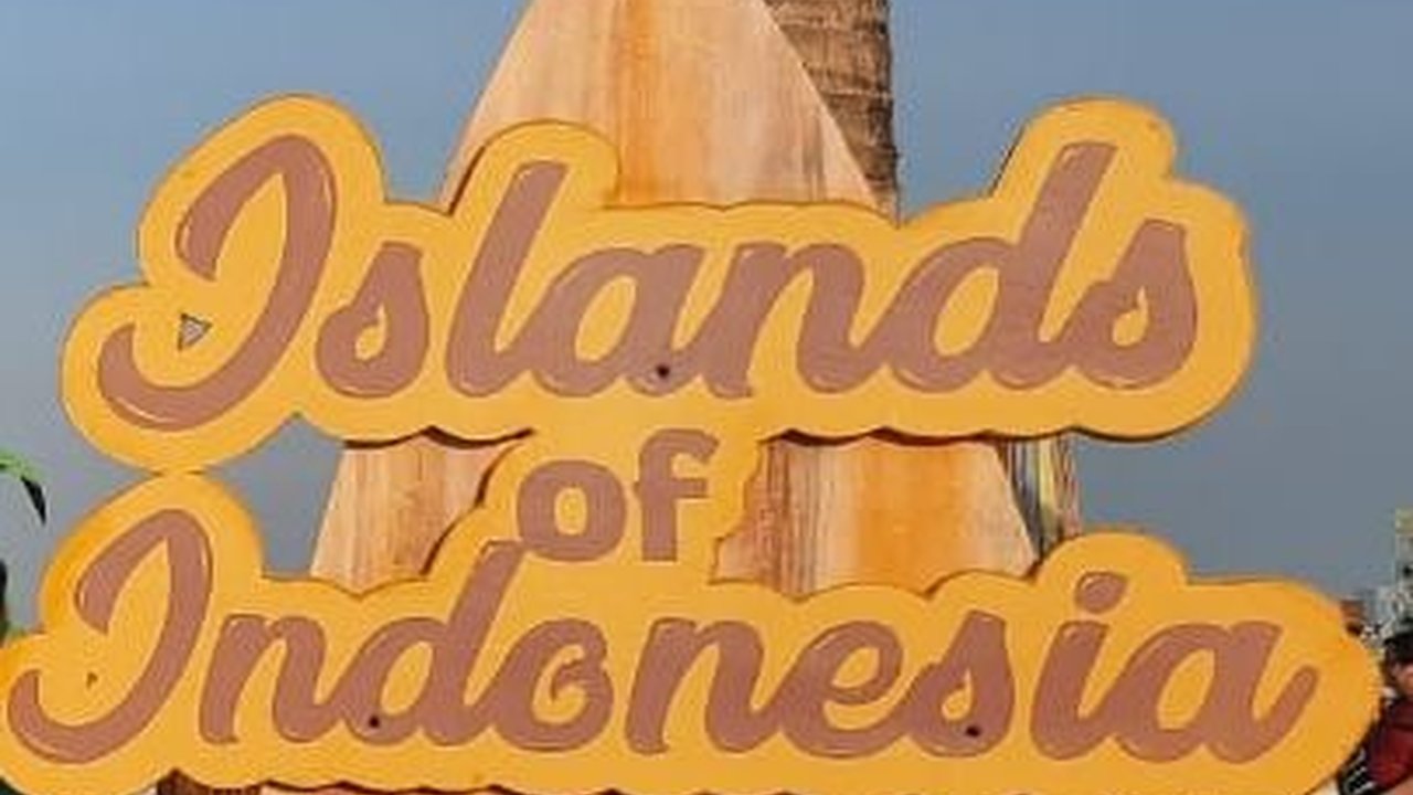 Mengunjungi Pantai Pasir Putih Ala Hawai Sembari Menyantap Kuliner di Aloha PIK 2 Tangerang