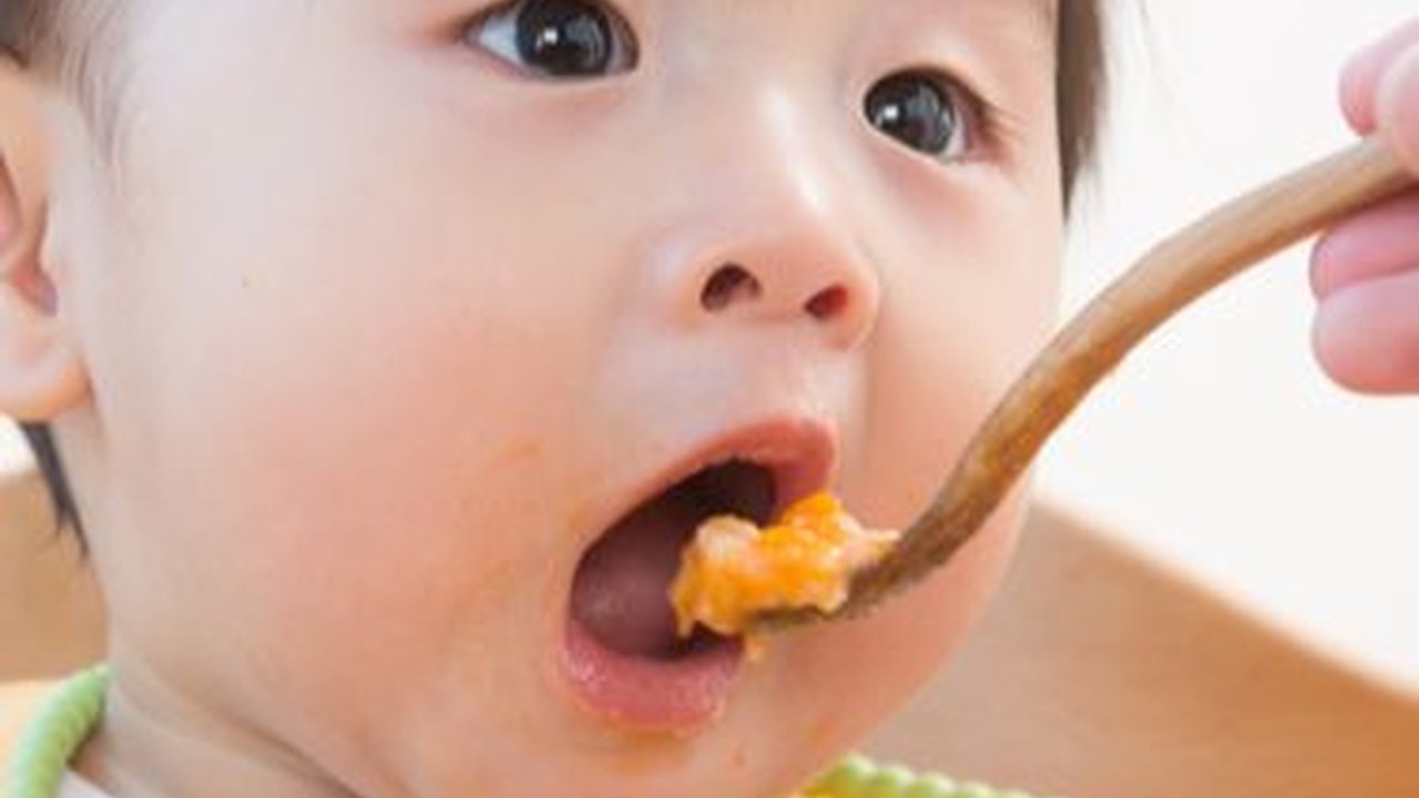 9 Makanan Padat Anak Saat Tumbuh Gigi, Sehat & Kaya Nutrisi Baik