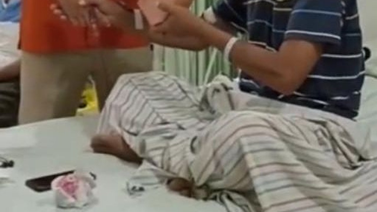 Viral Pasien Cuci Darah Ikut Lomba Makan Kerupuk, Bikin Warganet Heran