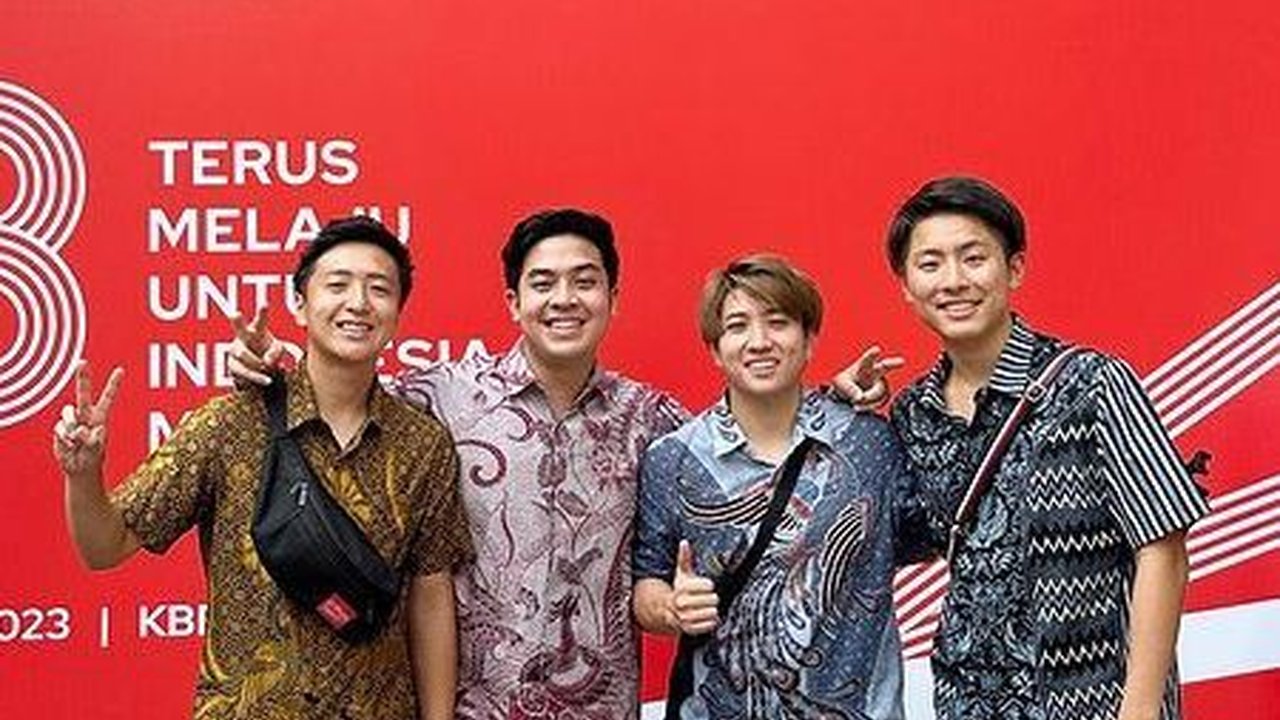 Sedang Liburan, Ini Momen Jerome Polin dan Waseda Boys Ikut Upacara 17-an di China