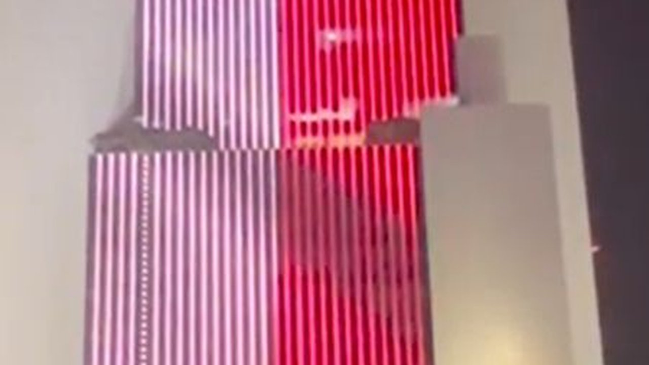 FOTO: Kemeriahan HUT RI di Abu Dhabi, Burj Khalifa dan Gedung-Gedung Mewah 'Diwarnai' Merah Putih
