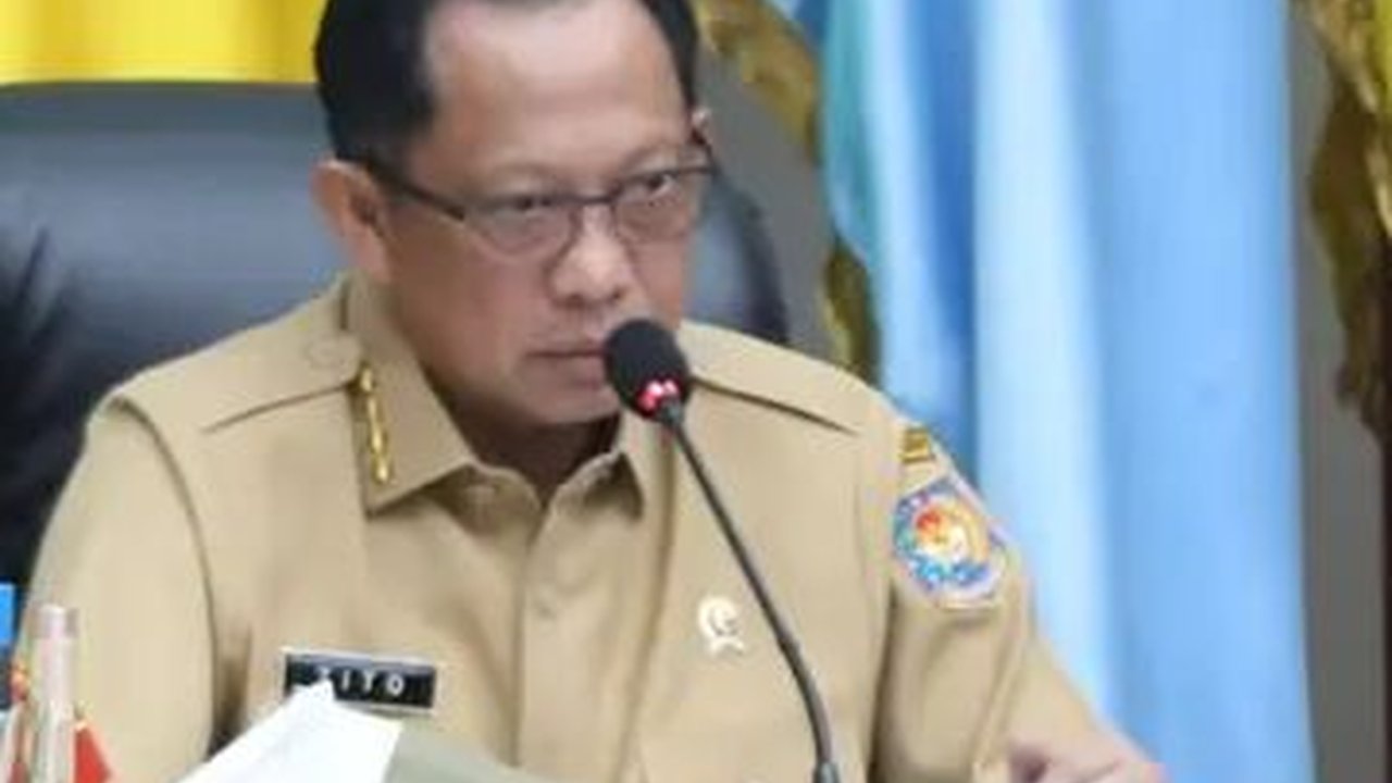 Mendagri Tito Beri Penghargaan ke Desa & Kelurahan Berinovasi