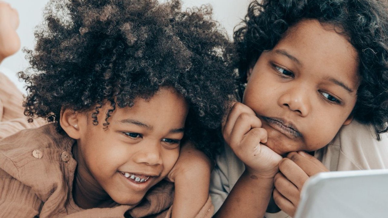 5 Manfaat Mengurangi Jumlah Screentime pada Anak dan Orang Dewasa