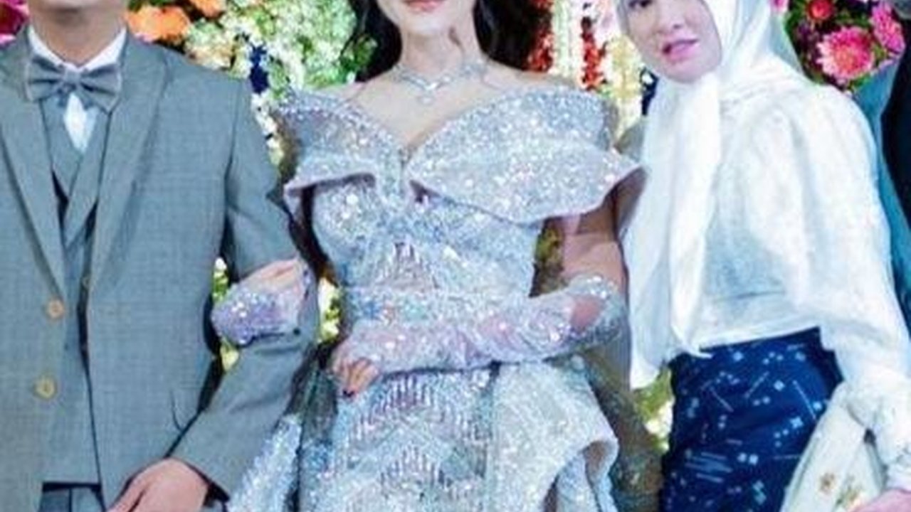 Cantiknya Shandy Purnamasari Hadiri Resepsi Ngunduh Mantu Denny Caknan dan Bella Bonita