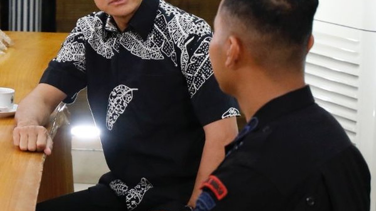 Mata Ganjar Berkaca-kaca Dengar Kisah Sukses Lulusan Sekolah Gratis yang Digagasnya