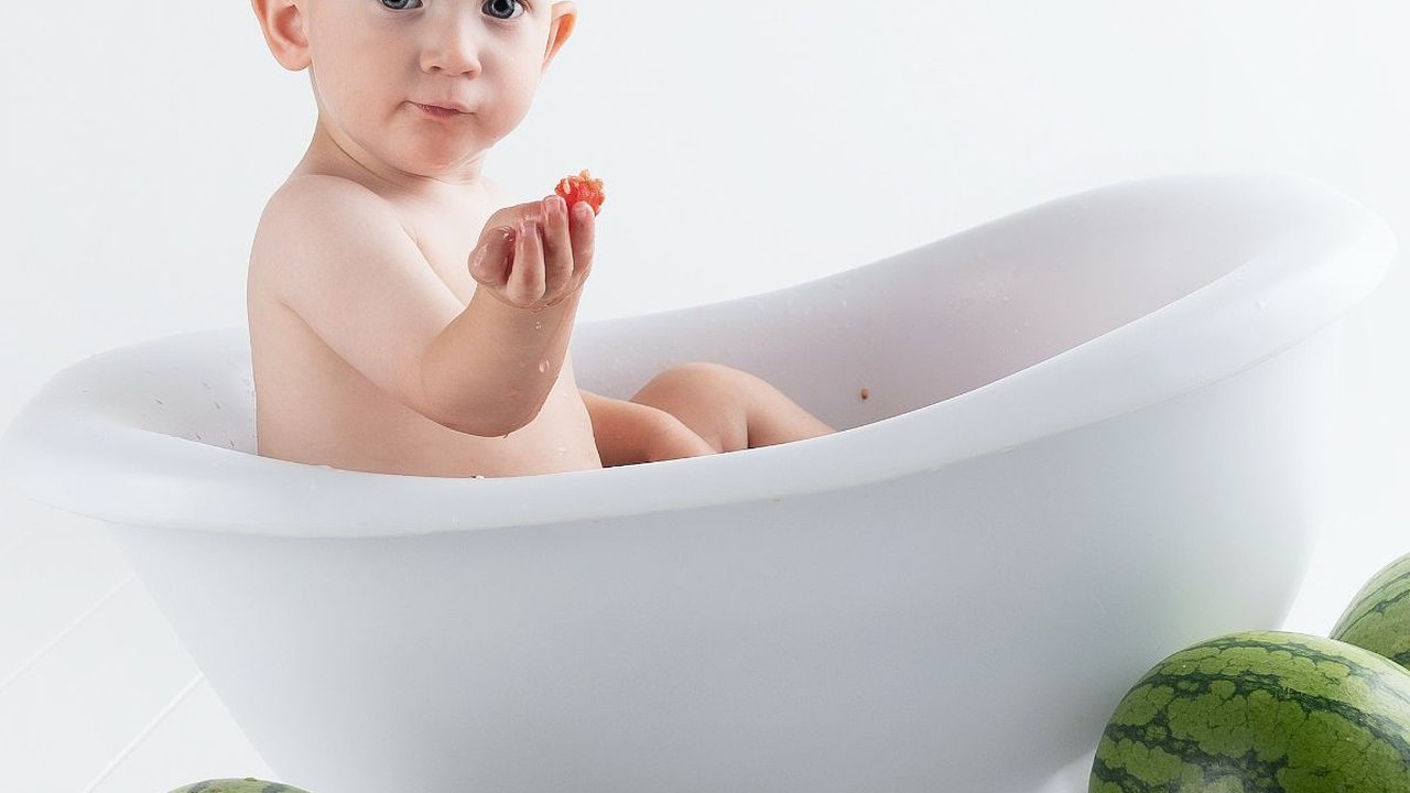 8 Manfaat Semangka untuk Bayi, Bantu Cegah Konstipasi