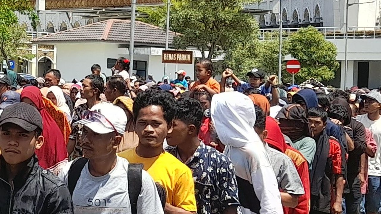 Tiga Hari Tak Digubris Mahyeldi, Ratusan Pendemo di Padang Teriak 