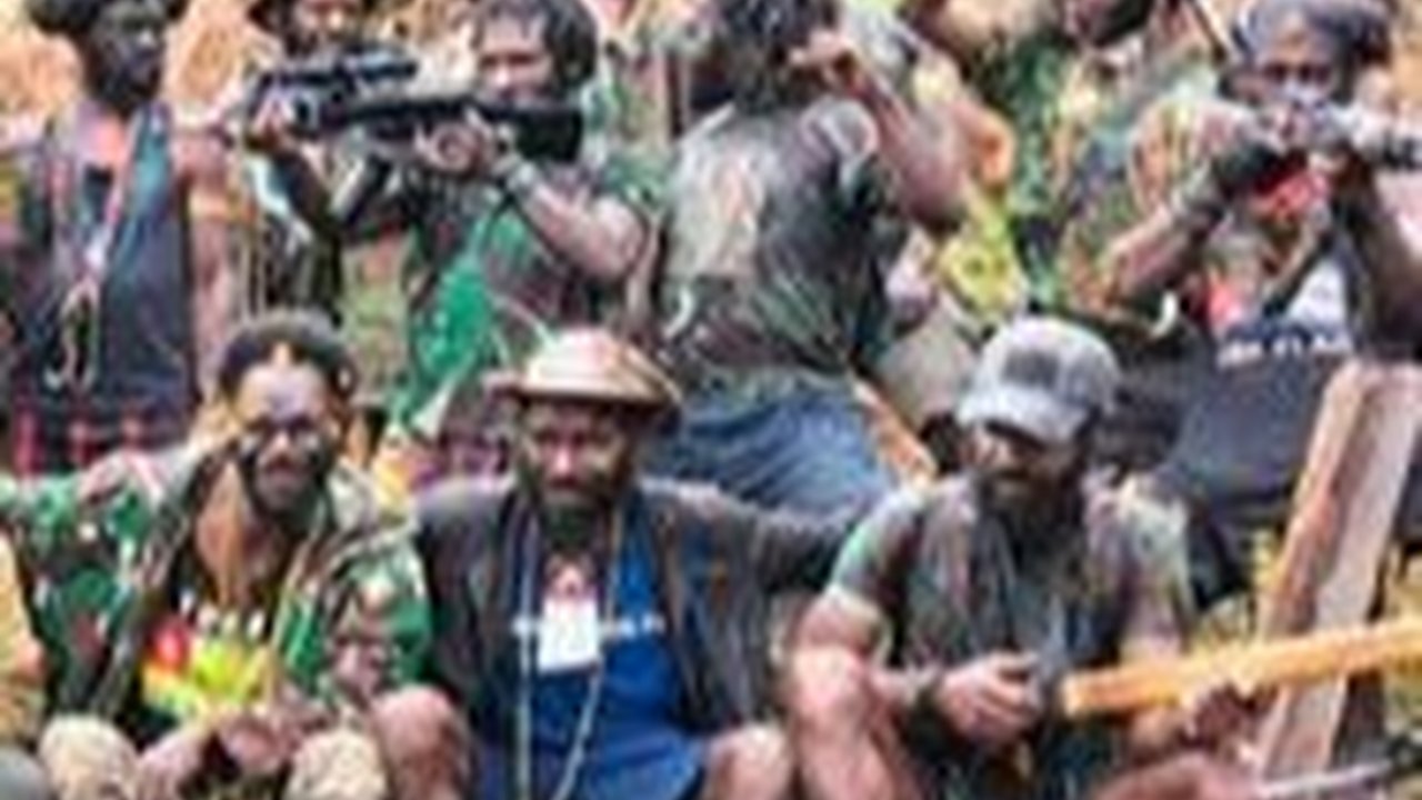 VIDEO: Detik-Detik TNI Polri Baku Tembak Gerebek Markas KKB di Yahukimo Papua