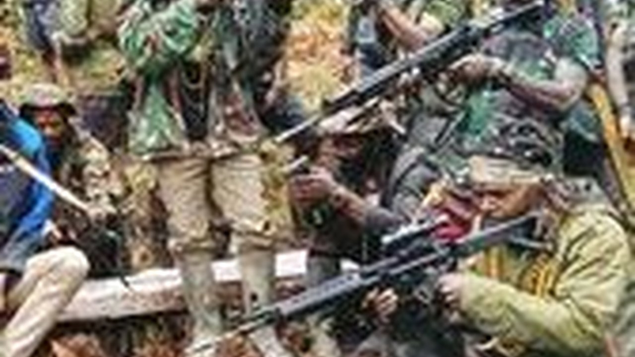 VIDEO: Detik Detik Penggerebekan Markas KKB di Yahukimo Papua, TNI Polri Baku Tembak