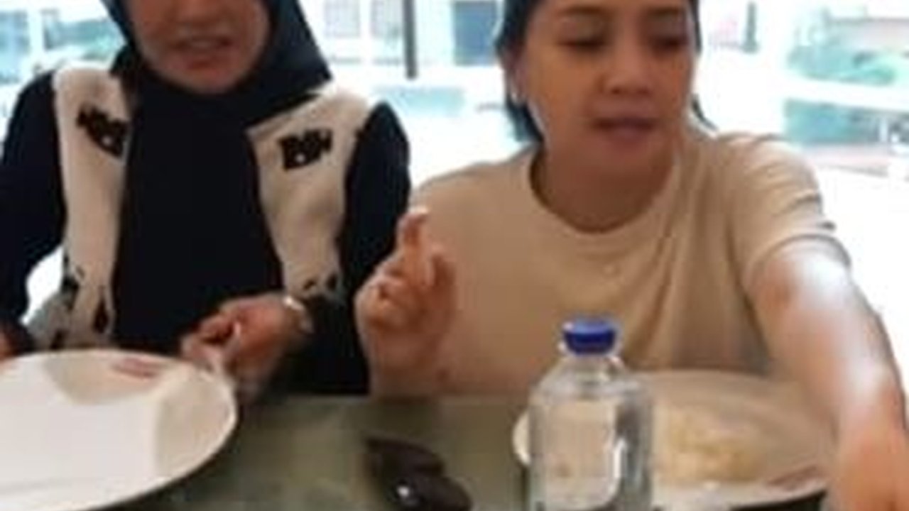 Momen Nagita Slavina Makan Nasi Padang Buat Netizen Ngiler, Penampilannya Bikin Salfok