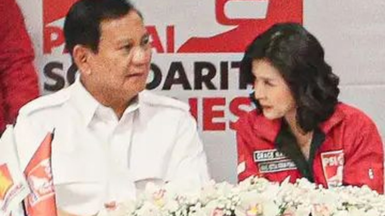Disambangi Gerindra, PSI Berikan Foto Prabowo-Jokowi Pelukan