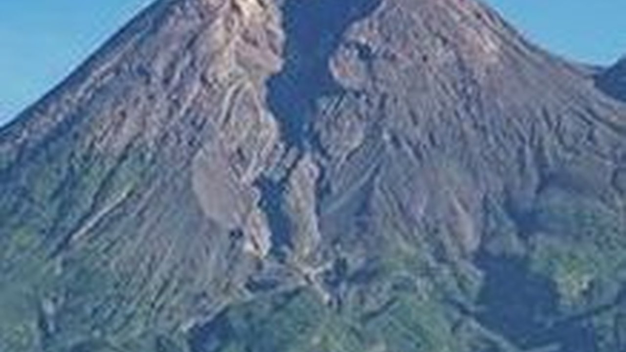 10 Gunung Paling Angker di Indonesia, Ceritanya Bikin Merinding