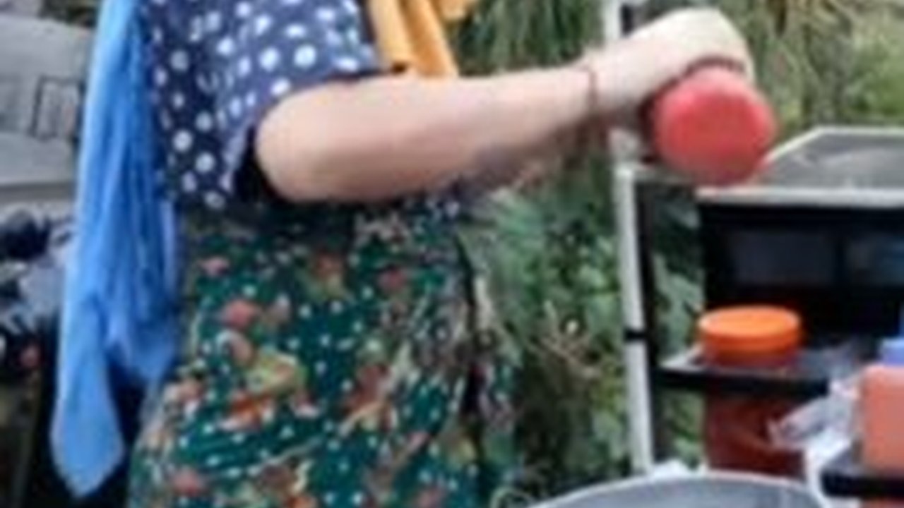 Aksi Melissa Asal Prancis Jualan Cilok Jadi Sorotan 'Job Baru, Saya Sibuk Sekarang'