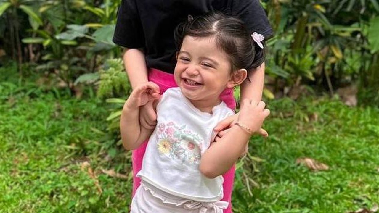 Tampilan Menggemaskan Raqeema Anak Nabila Syakieb dan Baby Guzel Anak Margin Wieheerm Seperti Boneka