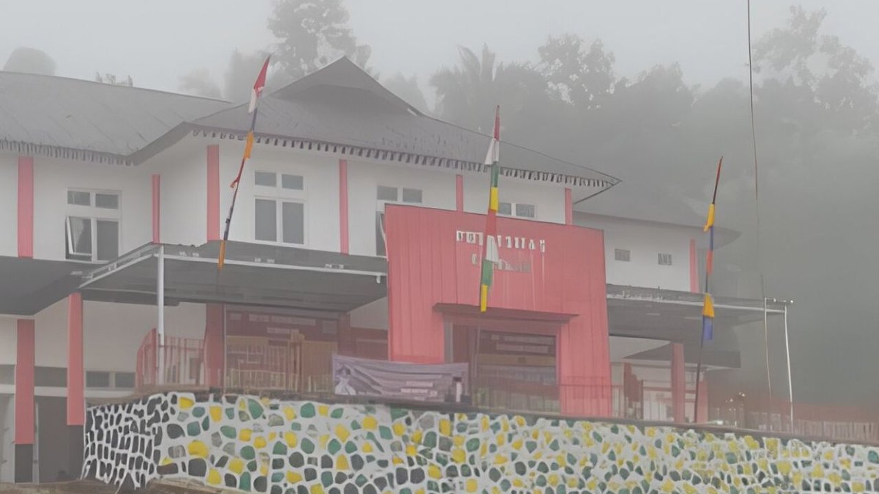 Cianjur Punya Puskesmas di Atas Awan, Bidannya Naik Motor Trail saat Bertugas