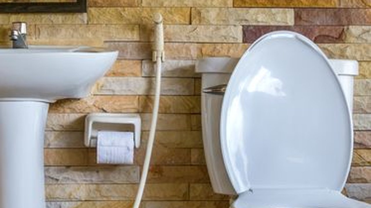 Kepanjangan WC dan Singkatan-singkatan Unik yang Sering Dijumpai di Kehidupan Sehari-hari