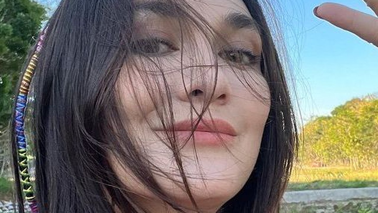 Potret Luna Maya Gocek Bola saat Main Futsal di Perayaan Kemerdekaan, Bikin Salfok
