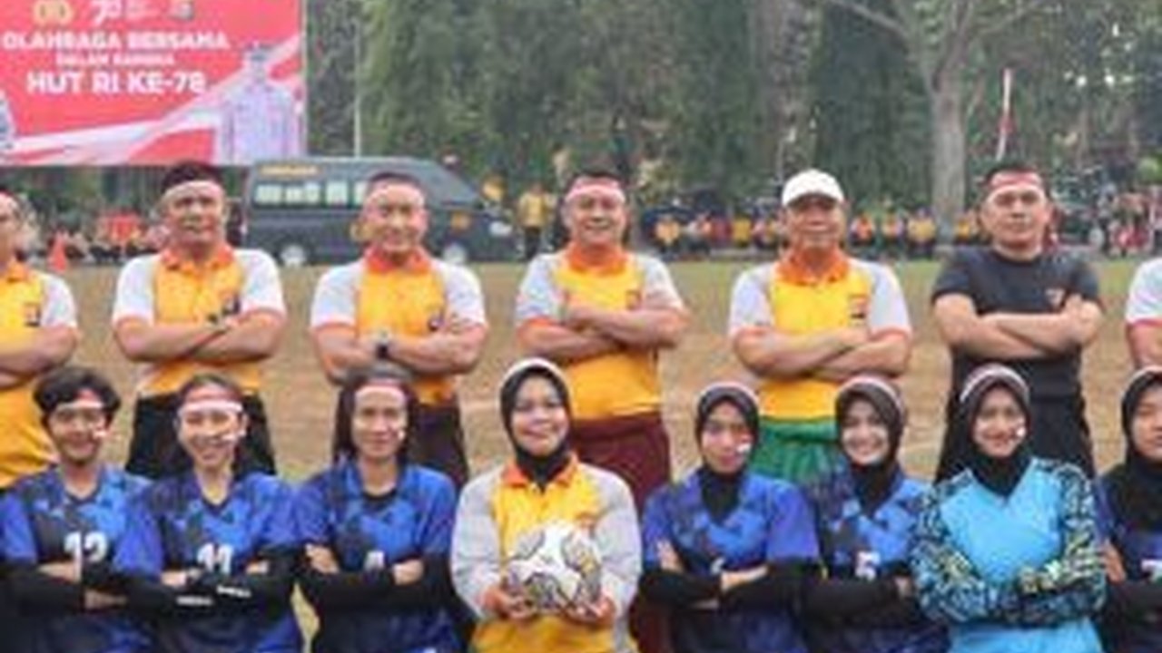 Jenderal Eks Ajudan Wapres Lucu, Tanding Bola Diwarnai 33 Kartu Merah & 21 Kartu Keluarga