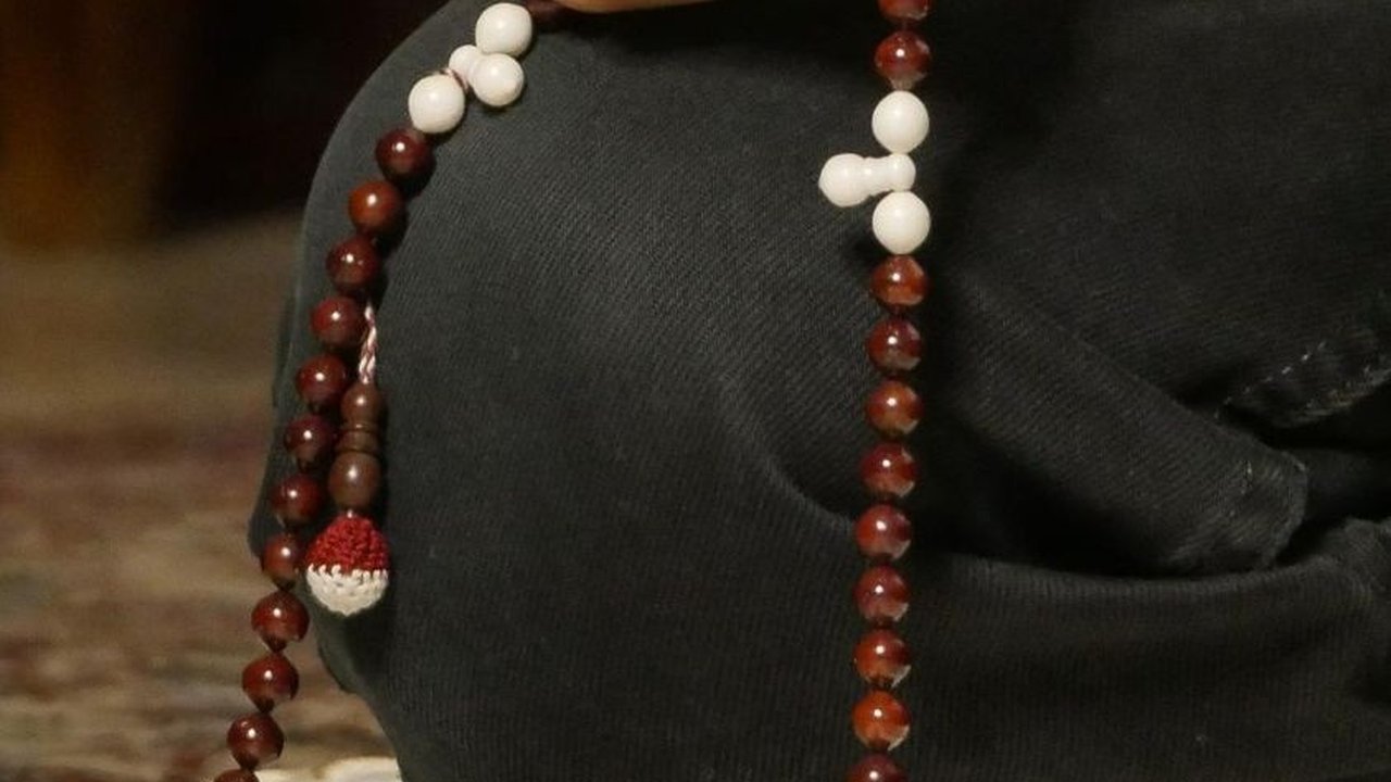 Dzikir setelah Sholat Fardhu yang Perlu Diamalkan, Ketahui Keutamaannya