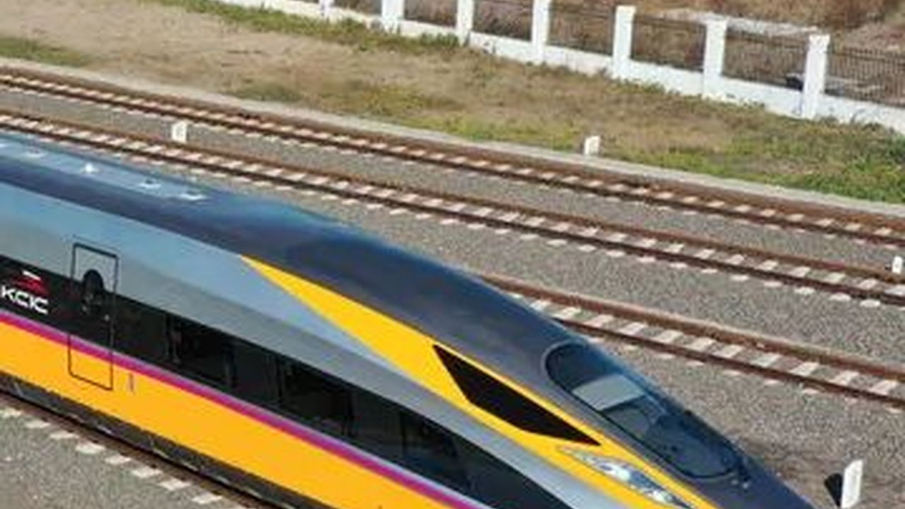 Bulan Depan Kereta Cepat Jakarta-Bandung Diuji Coba, Berapa Tarifnya Setelah Disubsidi Negara?