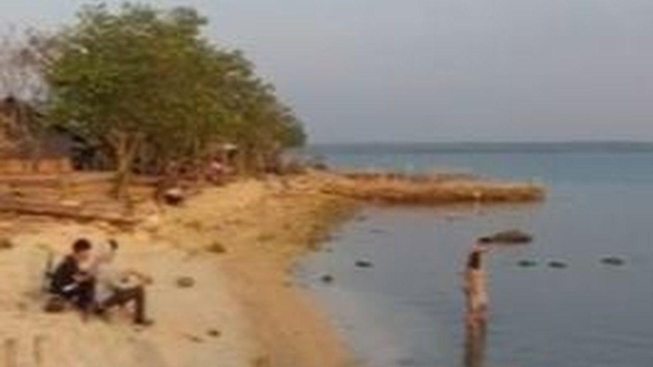 Menikmati Keindahan Pantai Ujung Piring, Permata Tersembunyi di Pesisir Jepara