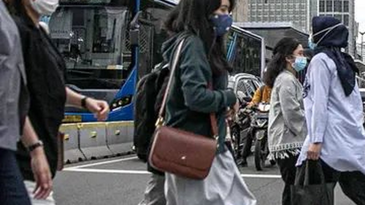 Survei INDEF: Pekerja Dukung WFH, Tapi Bukan Solusi Tangani Polusi di Jakarta