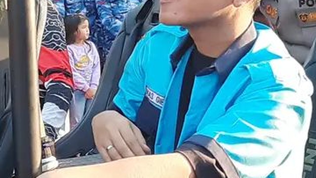 Gibran: Seragam Petugas Parkir Bukan Menyindir, Enggak Usah Ditafsirkan Macam-Macam