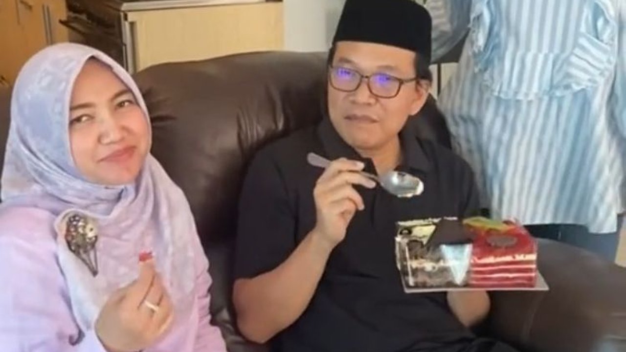Akur, Ini Momen Istri Kedua Rayakan Anniversary ke-17 Suami dan Istri Pertama