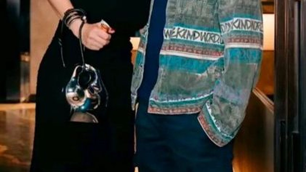 Potret Cantik Ibunda Maxime Bouttier yang Berhijab dan Disebut Cocok Menjadi Mertua Luna Maya