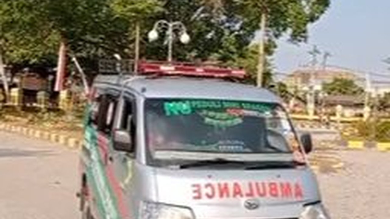 Keadaan Darurat, Momen Lucu Sopir Ambulans Tinggalkan Karnaval Demi Antar Pasien