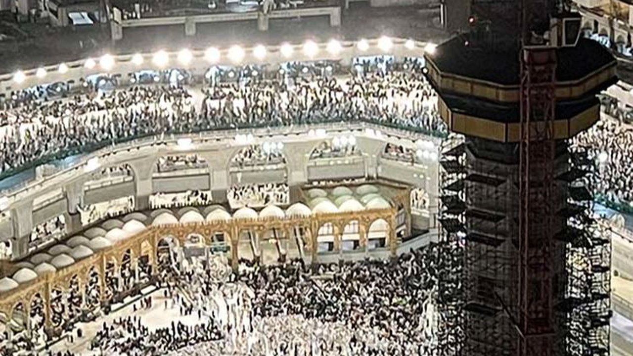 Video Viral Hujan Deras dan Badai di Makkah, Jemaah Umrah Sampai Terpelanting Dihempas Angin