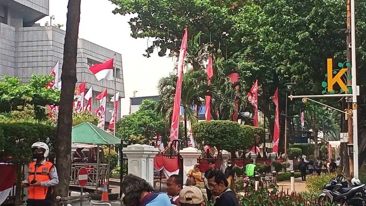 Trotoar DPRD DKI Jakarta Jadi Parkiran Sepeda Motor, Ini Penyebabnya